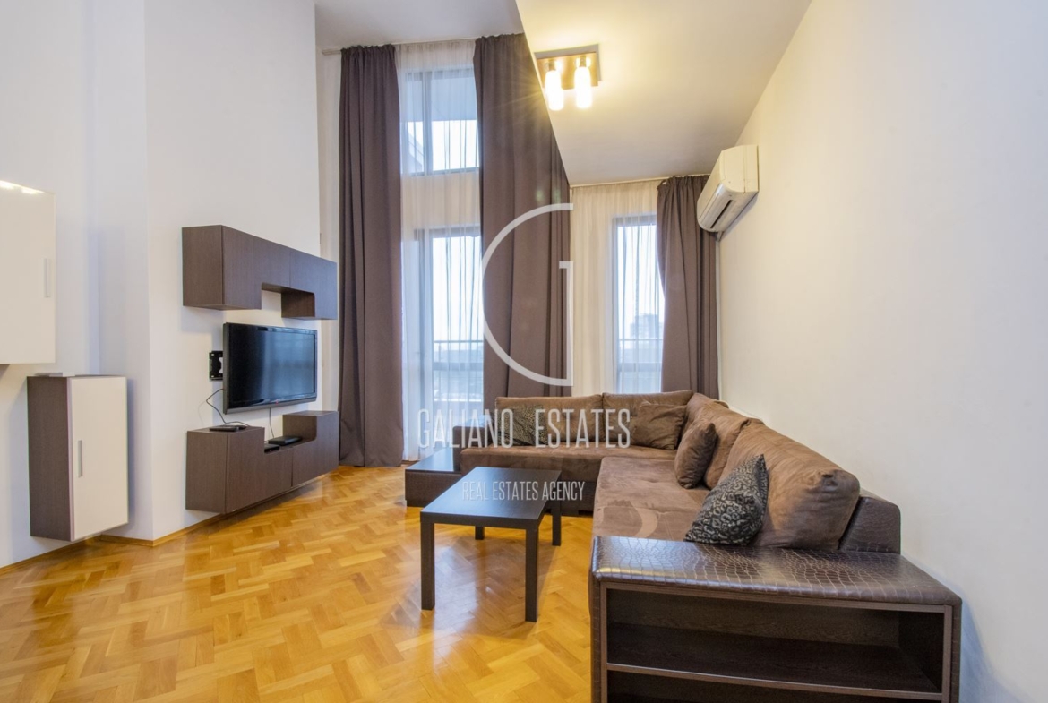 Прекрасен тристаен апартамент в престижен затворен комплекс - 0