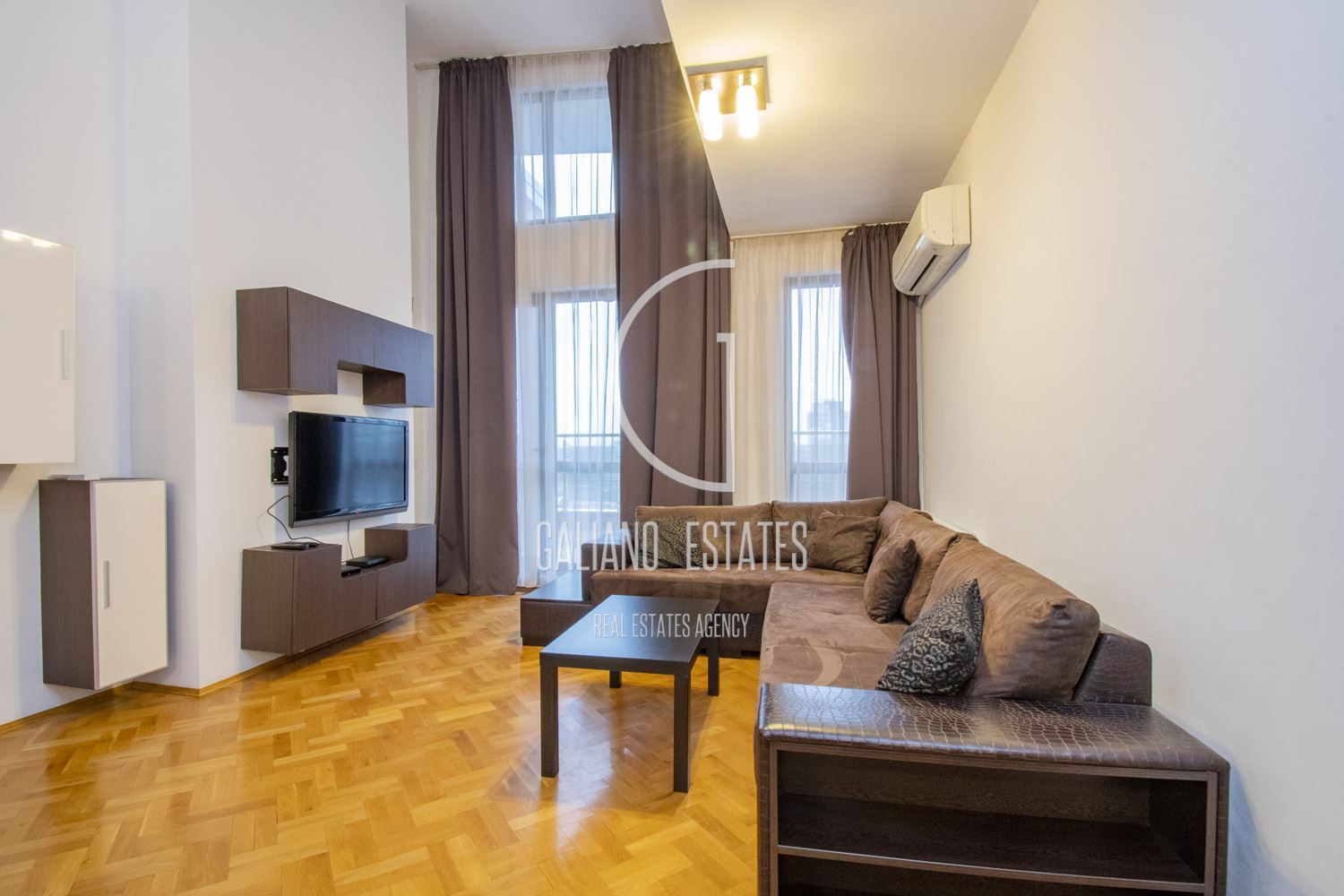 Прекрасен тристаен апартамент в престижен затворен комплекс - 0