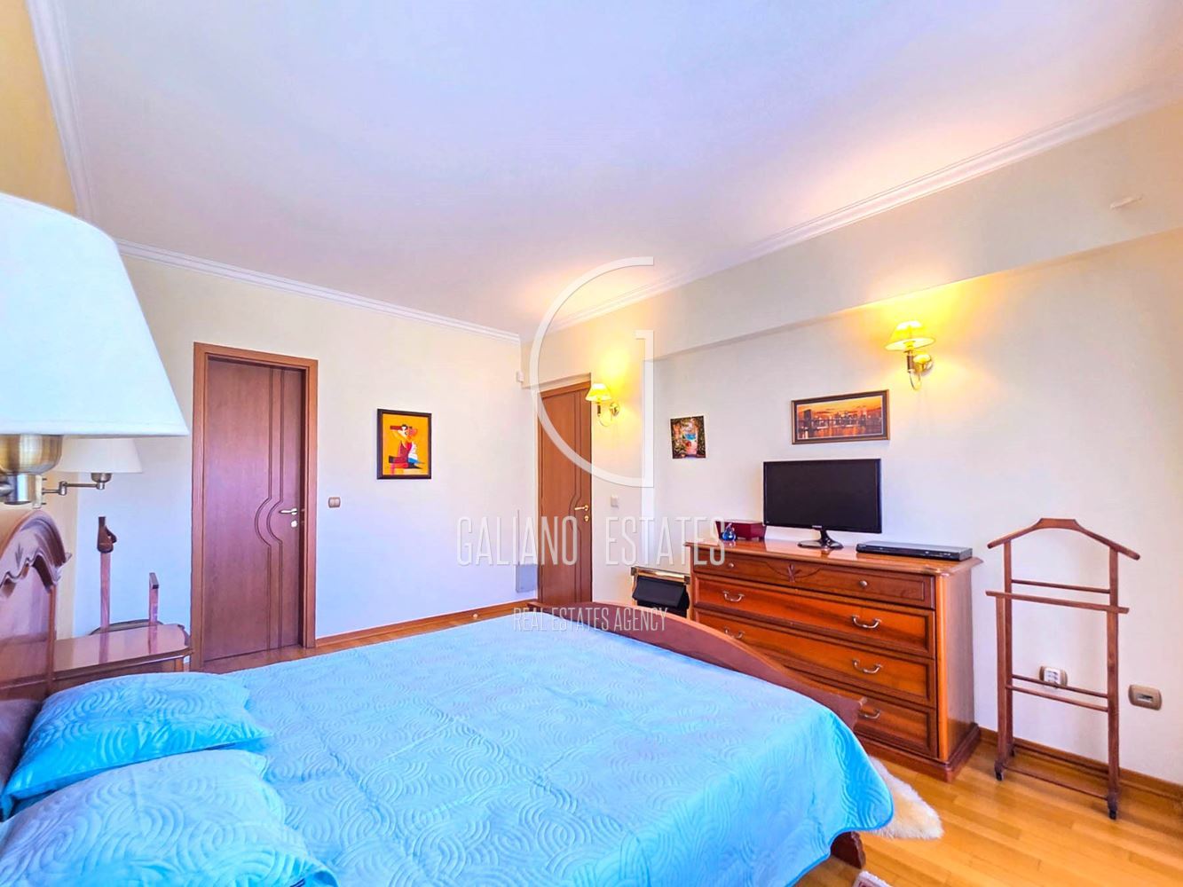 Просторен тристаен апартамент с гараж в кв. Витоша - 0