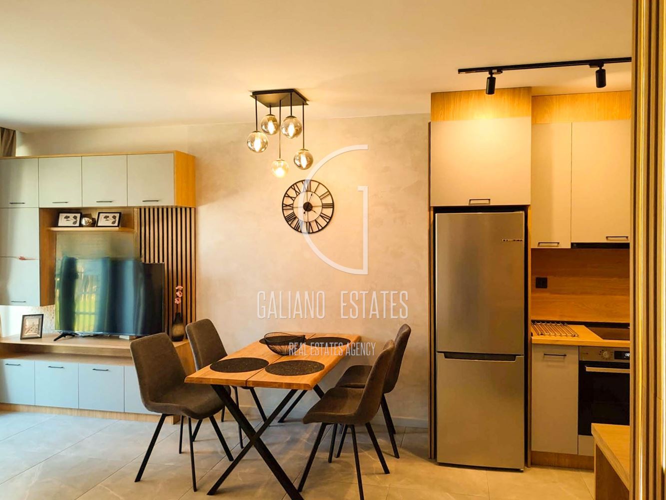 Двустаен апартамент с паркомясто в кв. Красно село - 0