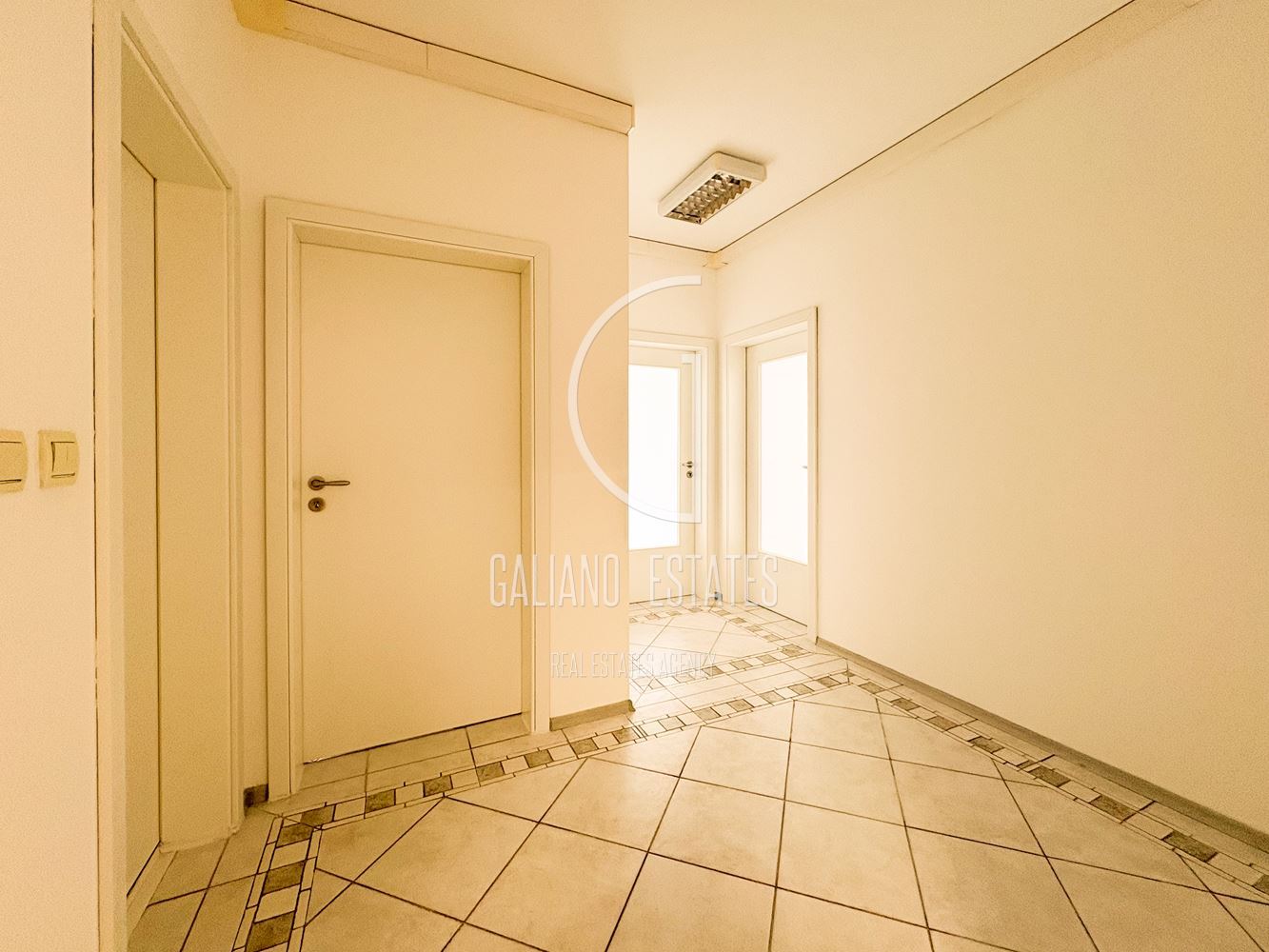 Просторен, светъл офис до метростанция Жулио Кюри - 0