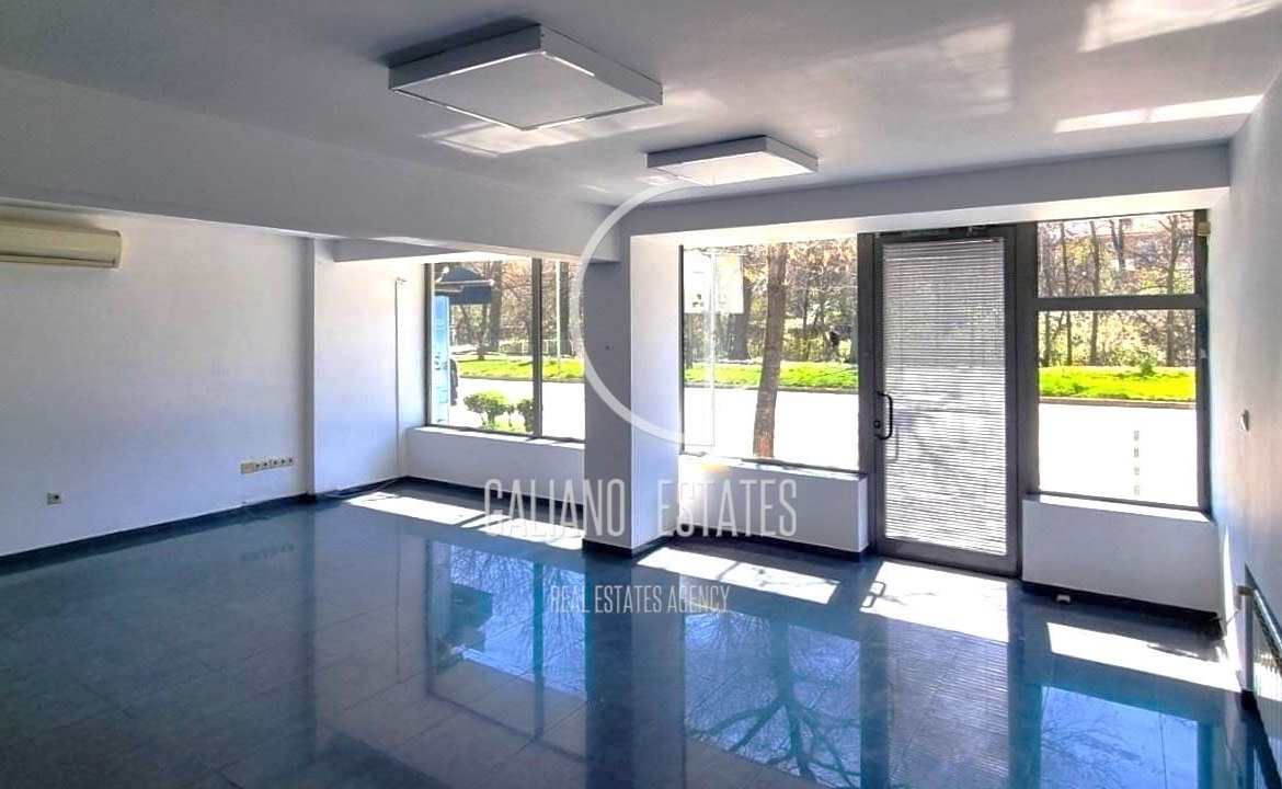 Партерно търговско помещение с 7 м витрина на бул. Евлоги и Христо Георгиеви - 0