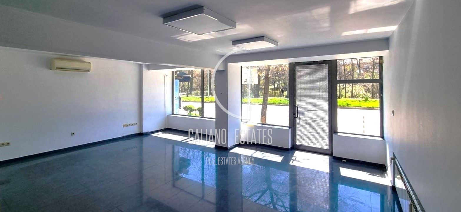 Партерно търговско помещение с 7 м витрина на бул. Евлоги и Христо Георгиеви - 0