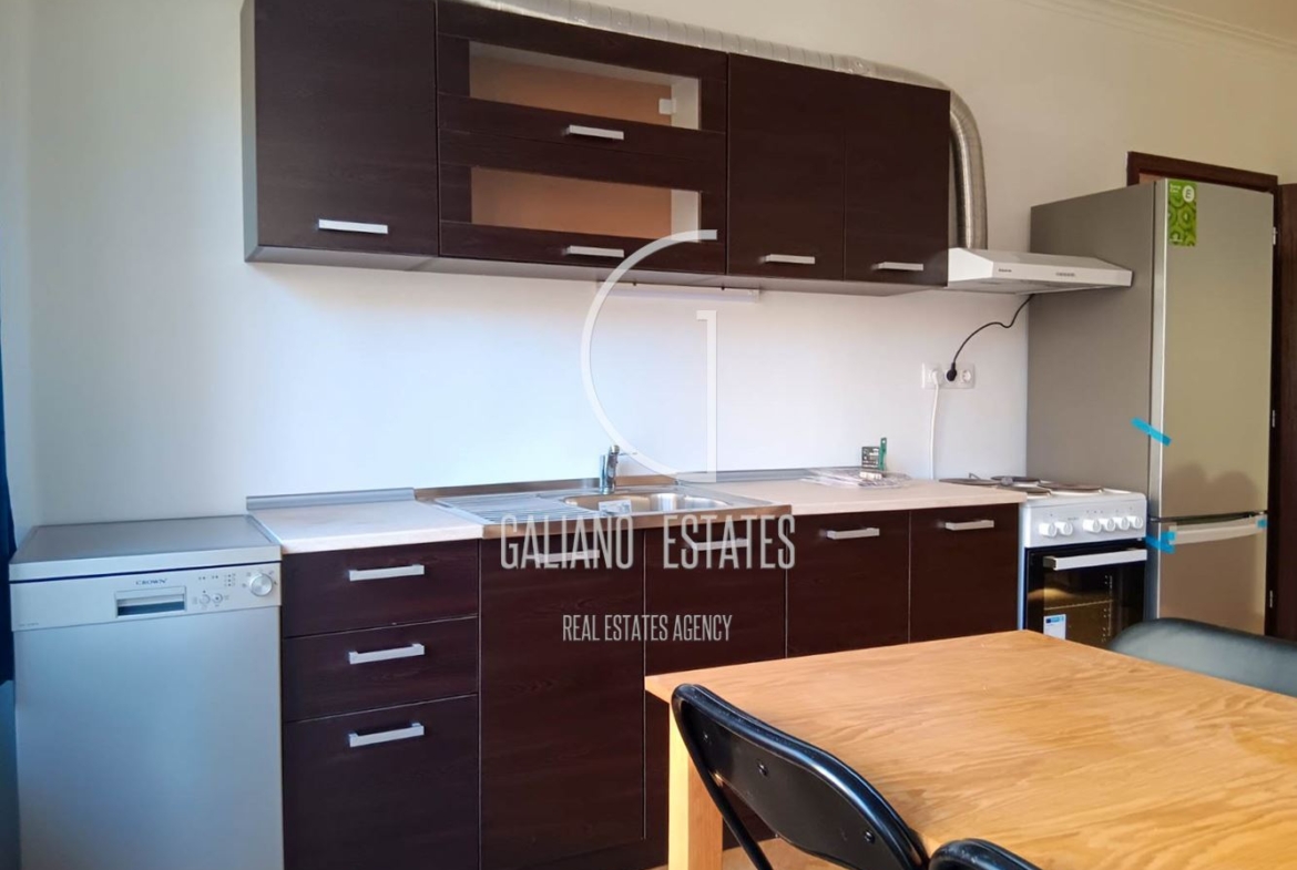 Четиристаен апартамент кв. Медицинска академия - 0