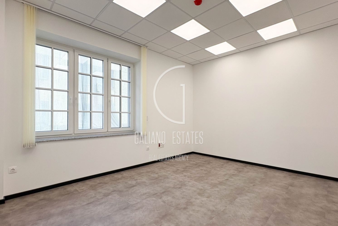 Атрактивен имот със статут на офис до Метростанция Сердика - 0