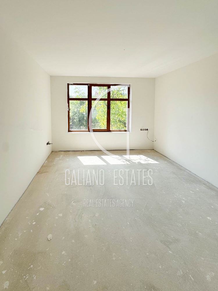 Еднофамилна къща в гр. Банкя - 0