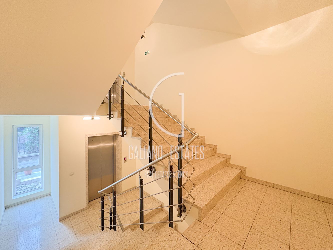 Просторен, светъл офис до метростанция Жулио Кюри - 0