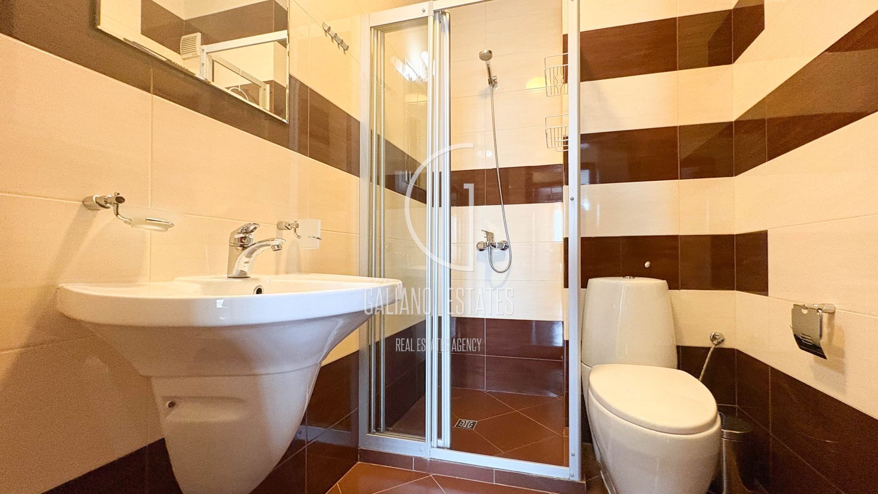 Просторен апартамент с прекрасна тераса в к-с Есте-0 Просторен апартамент с прекрасна тераса в к-с Есте - 0