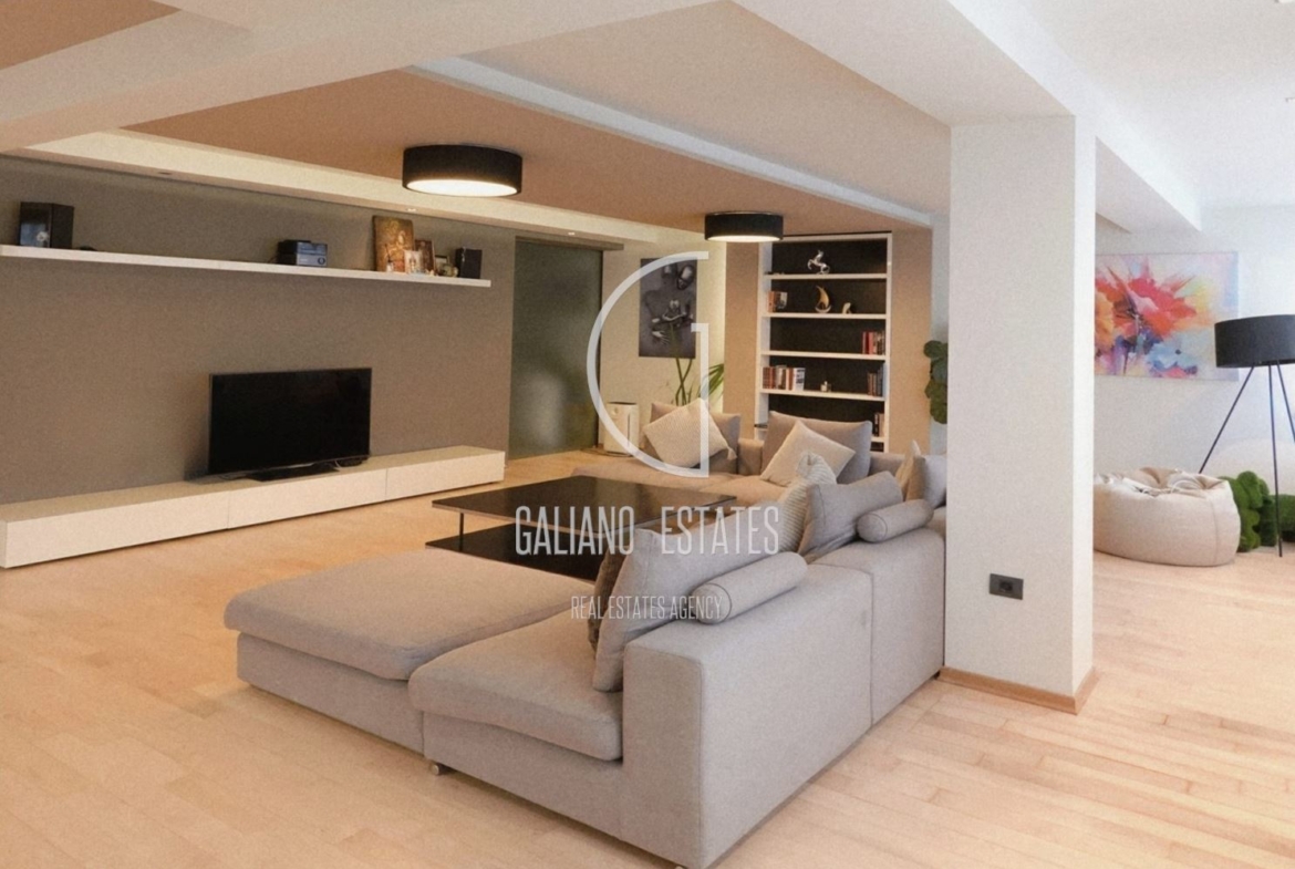 Просторен апартамент в кв.Стрелбище - 0