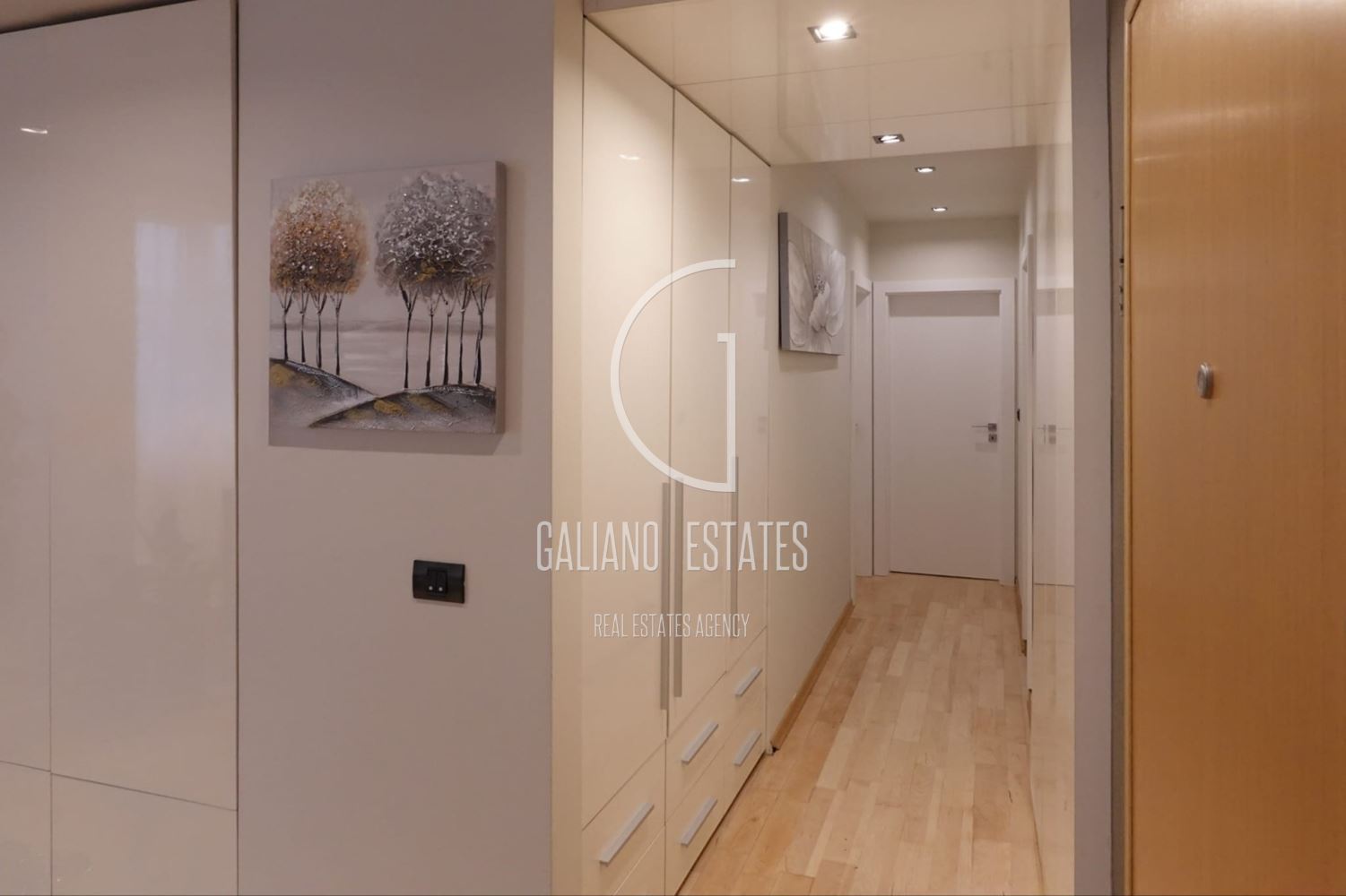 Просторен апартамент в кв.Стрелбище - 0