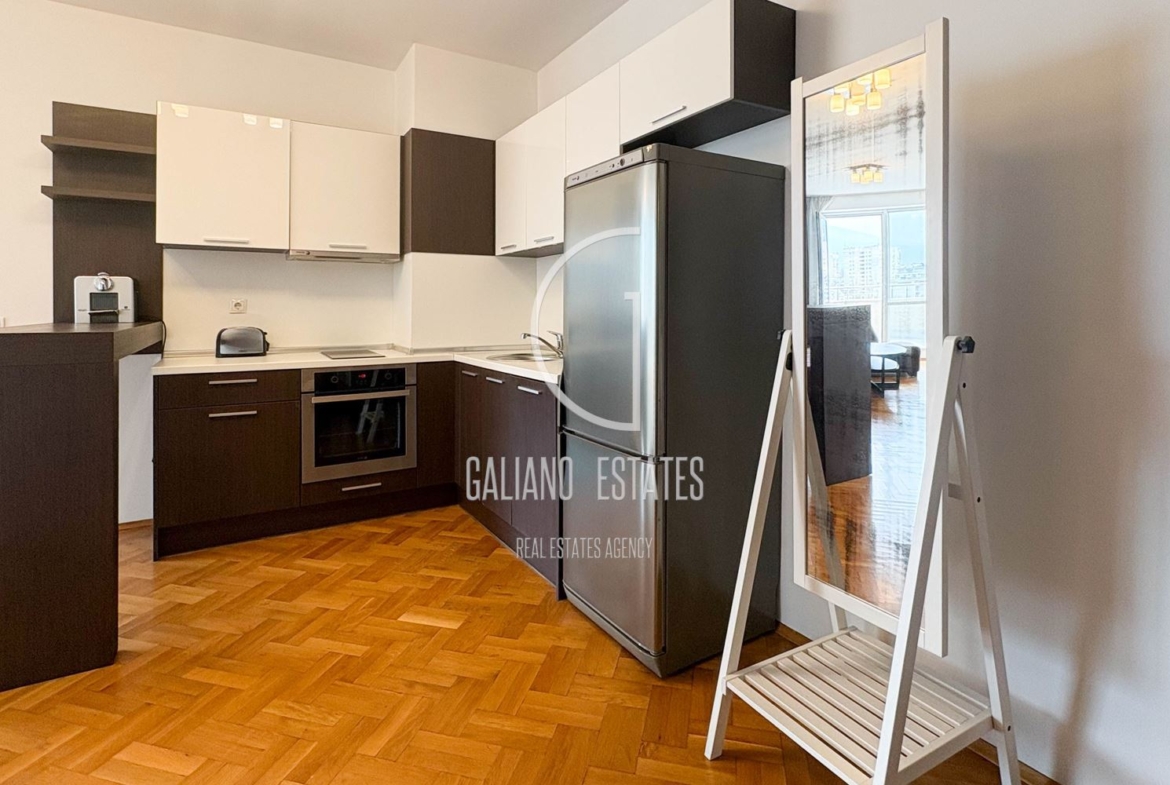 Просторен апартамент с прекрасна тераса в к-с Есте - 0