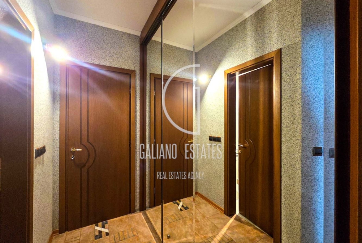 Просторен тристаен апартамент с гараж в кв. Витоша - 0