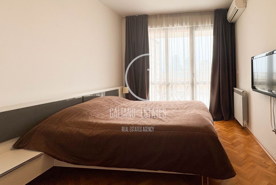 Просторен апартамент с прекрасна тераса в к-с Есте - 0