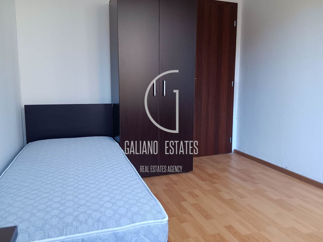 Четиристаен апартамент кв. Медицинска академия - 0