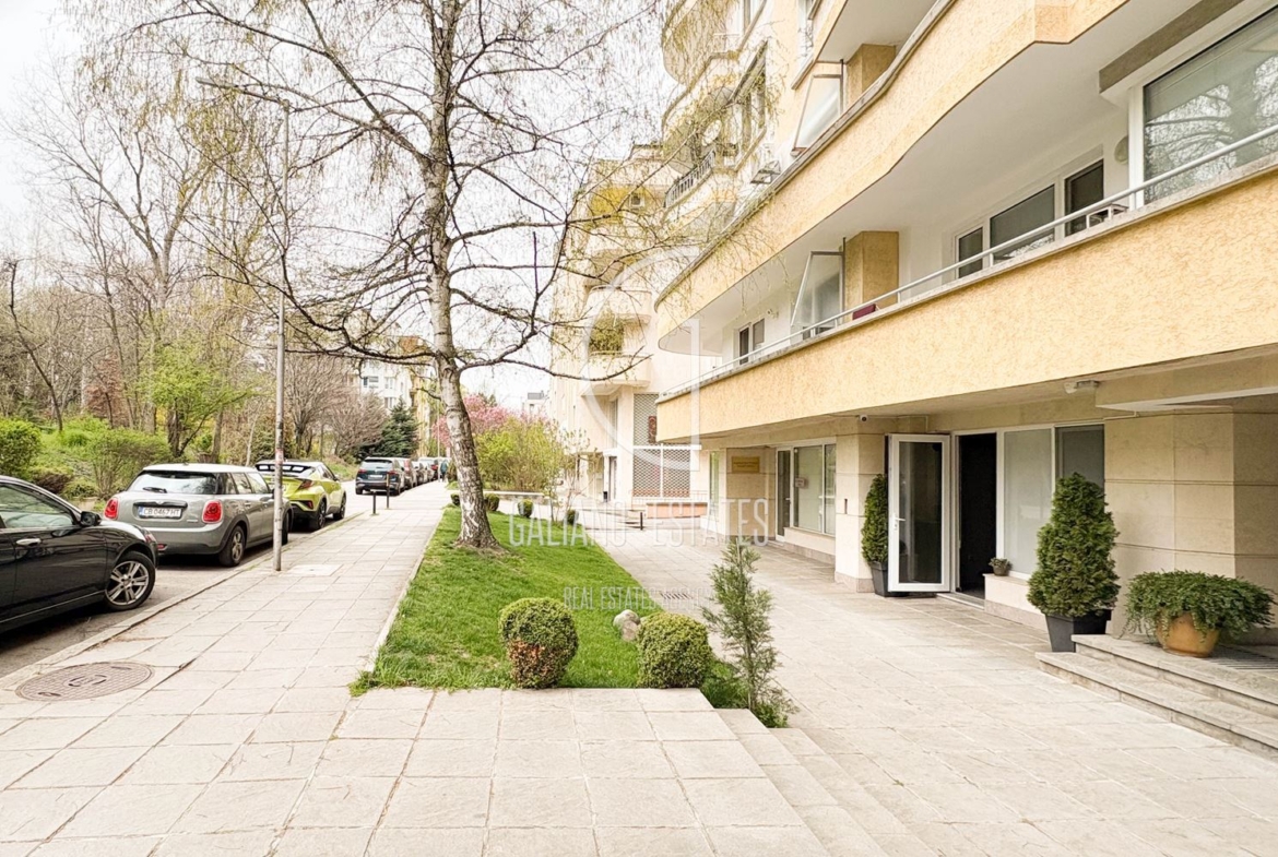 Уютен апартамент до Семинарията - 0