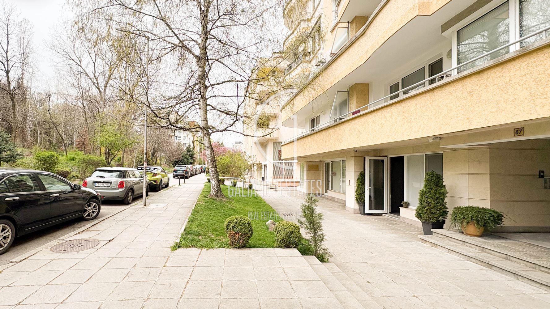 Уютен апартамент до Семинарията - 0