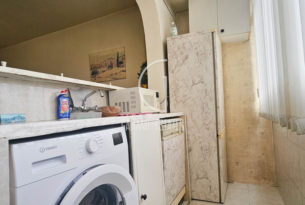 Слънчев двустаен апартамент в жк. "Младост 3" - 0