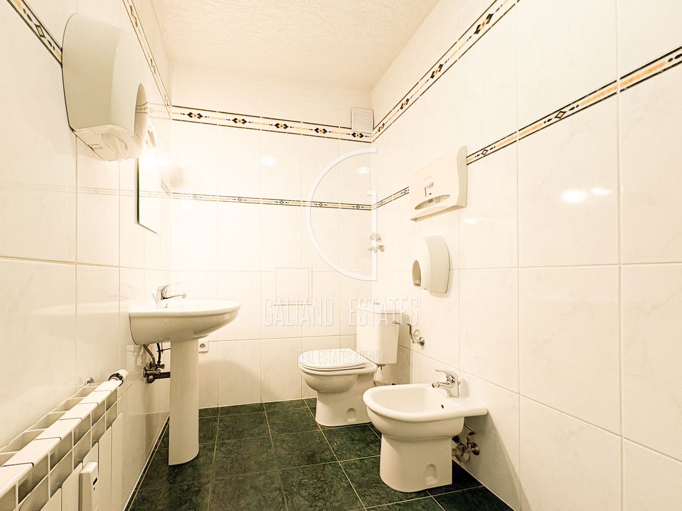 Просторен, светъл офис до метростанция Жулио Кюри - 0