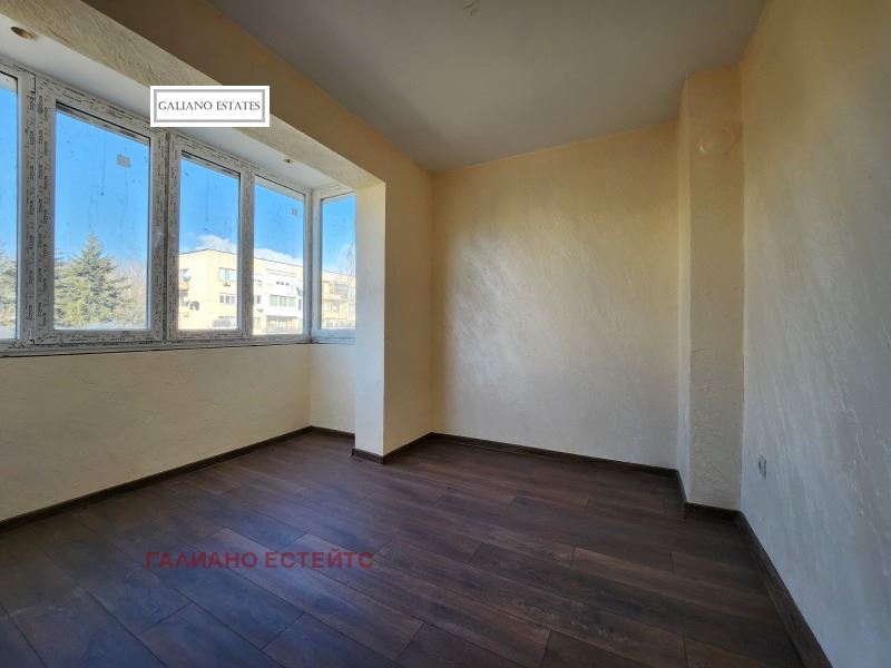 Преустроен тристаен апартамент в Ботунец - 0