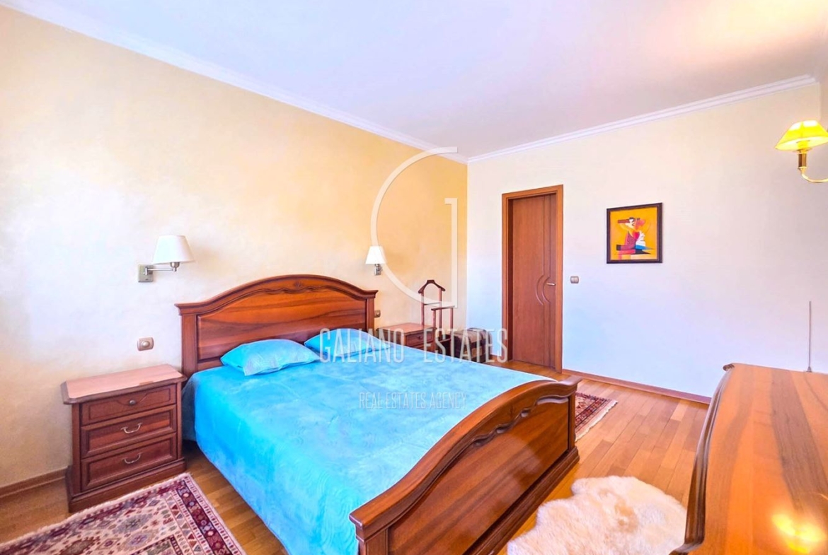 Просторен тристаен апартамент с гараж в кв. Витоша - 0