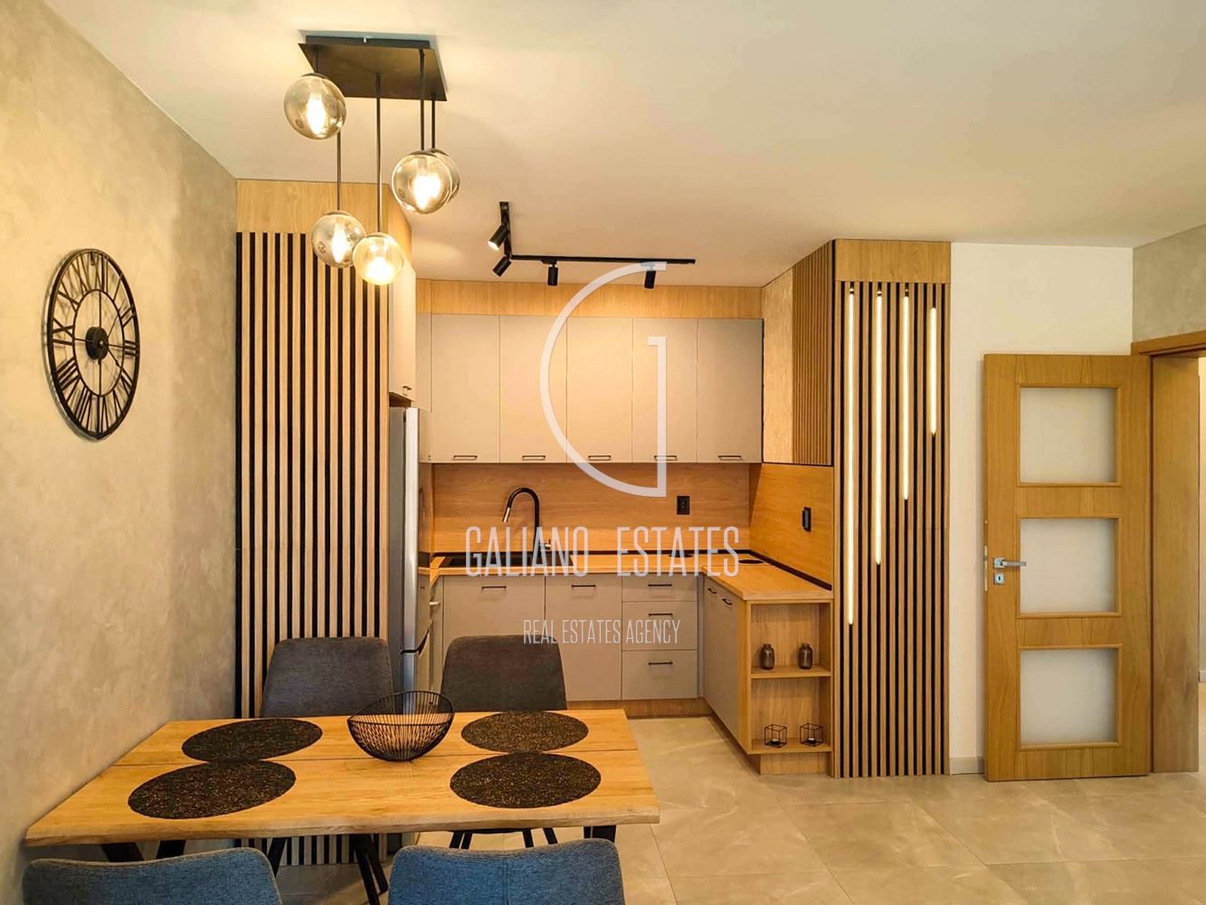 Двустаен апартамент с паркомясто в кв. Красно село - 0