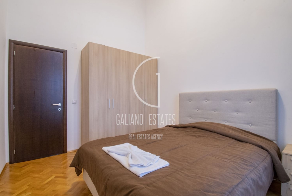 Прекрасен тристаен апартамент в престижен затворен комплекс - 0