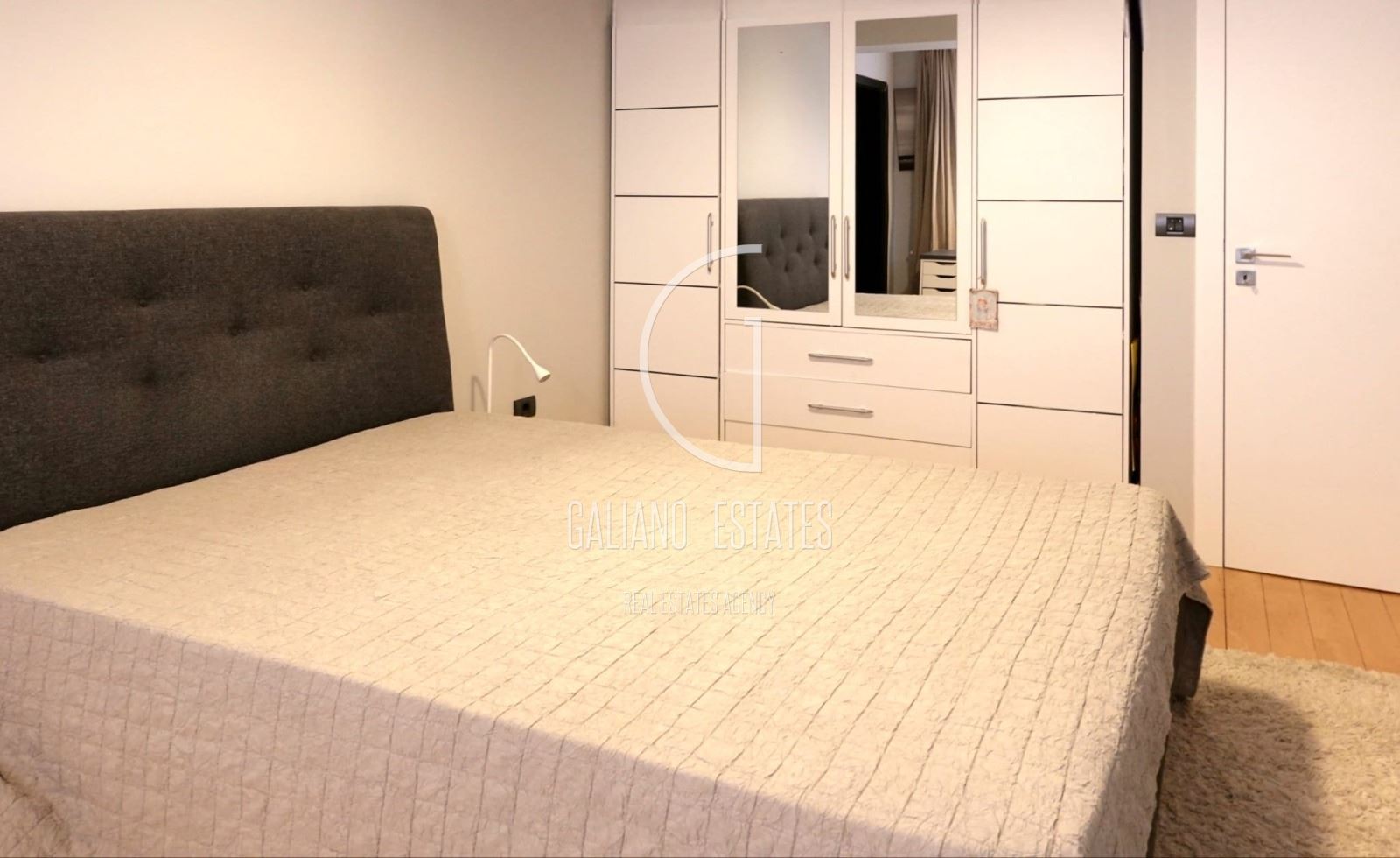 Просторен апартамент в кв.Стрелбище - 0