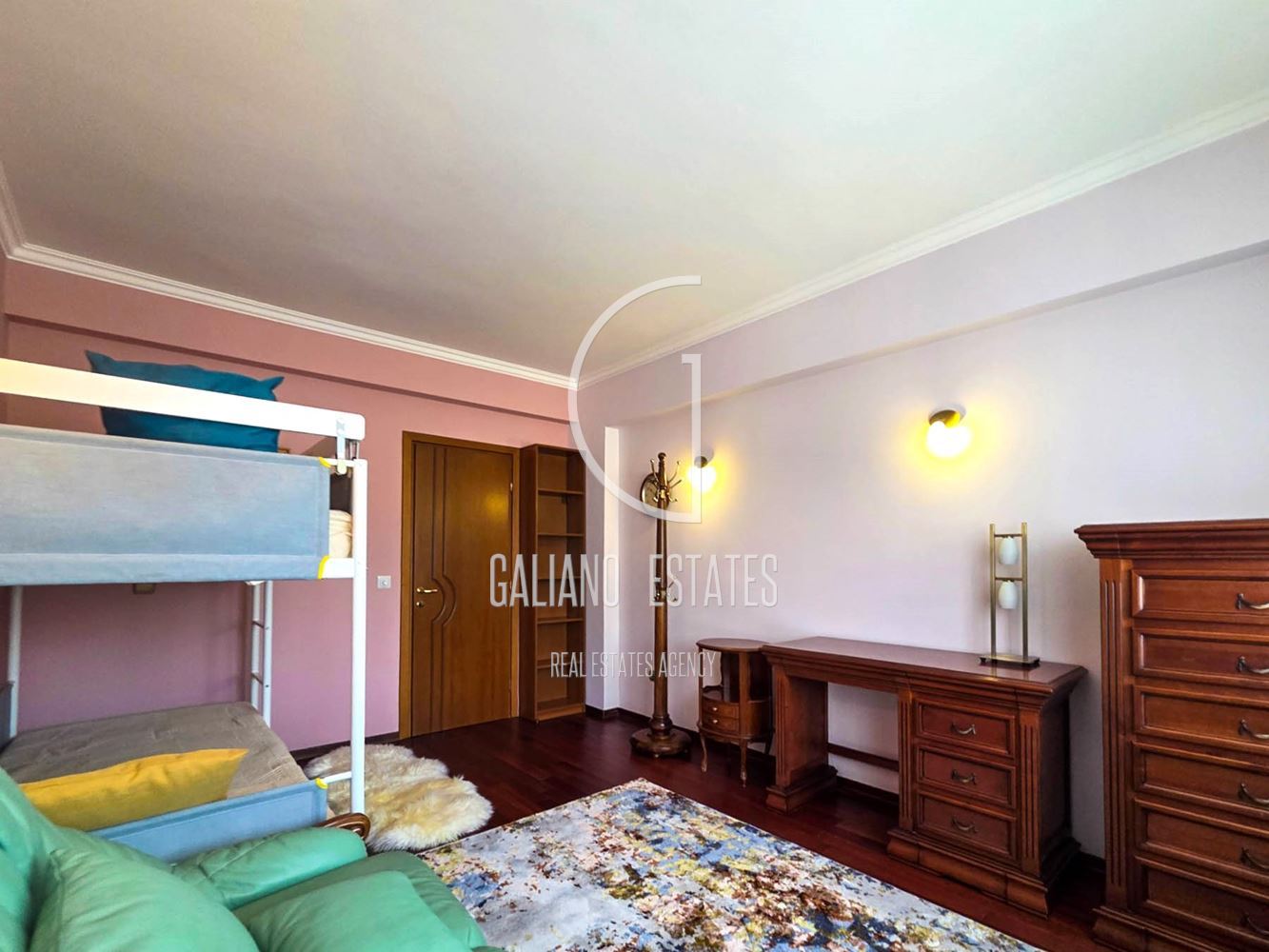 Просторен тристаен апартамент с гараж в кв. Витоша - 0