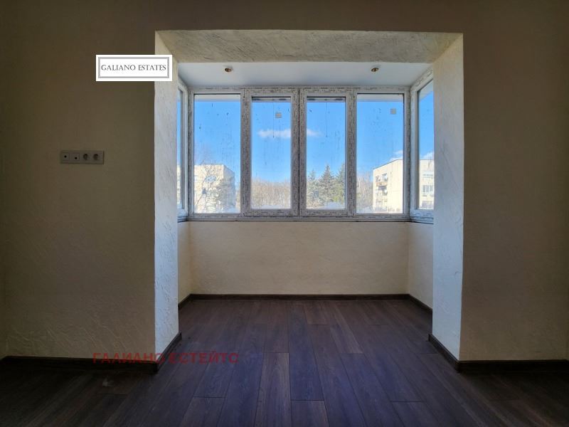 Преустроен тристаен апартамент в Ботунец - 0