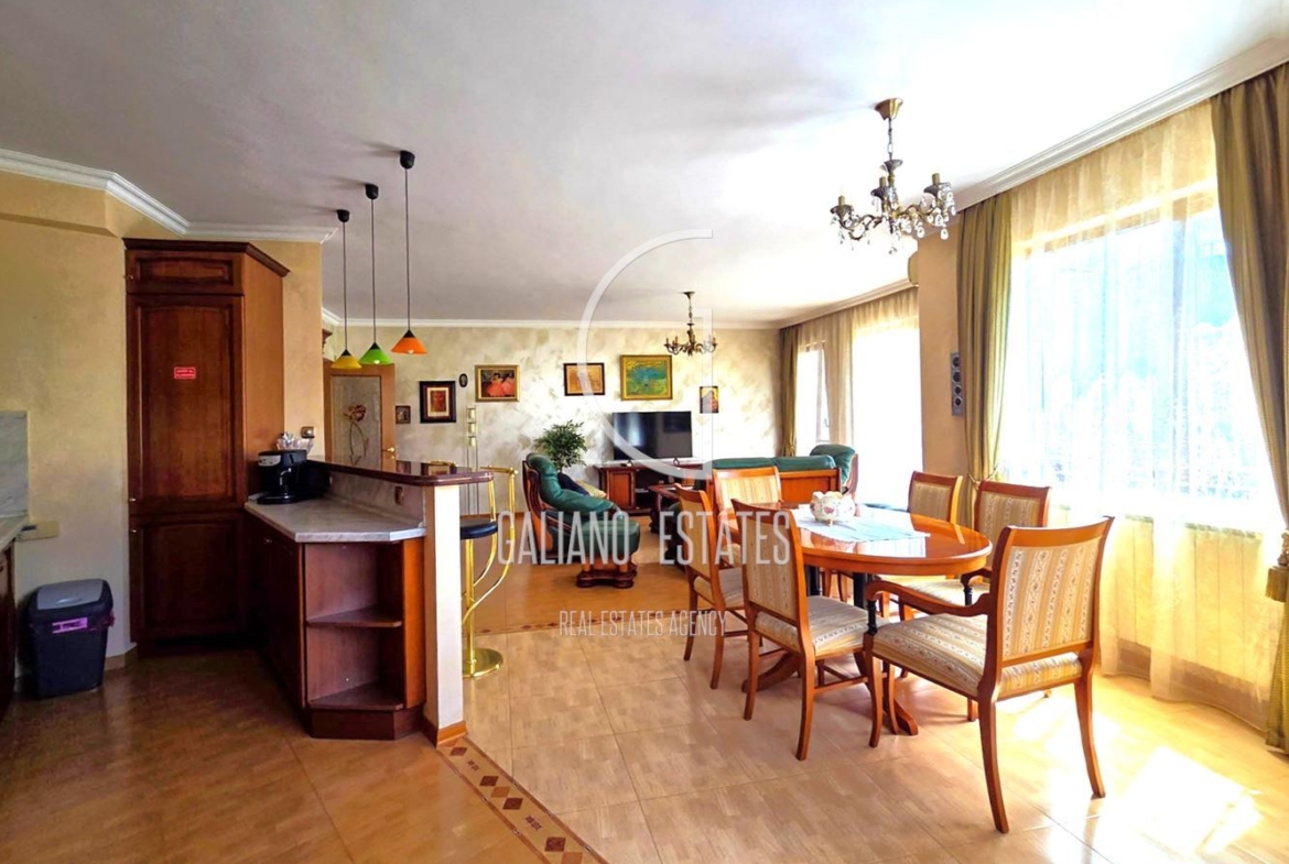 Просторен тристаен апартамент с гараж в кв. Витоша - 0