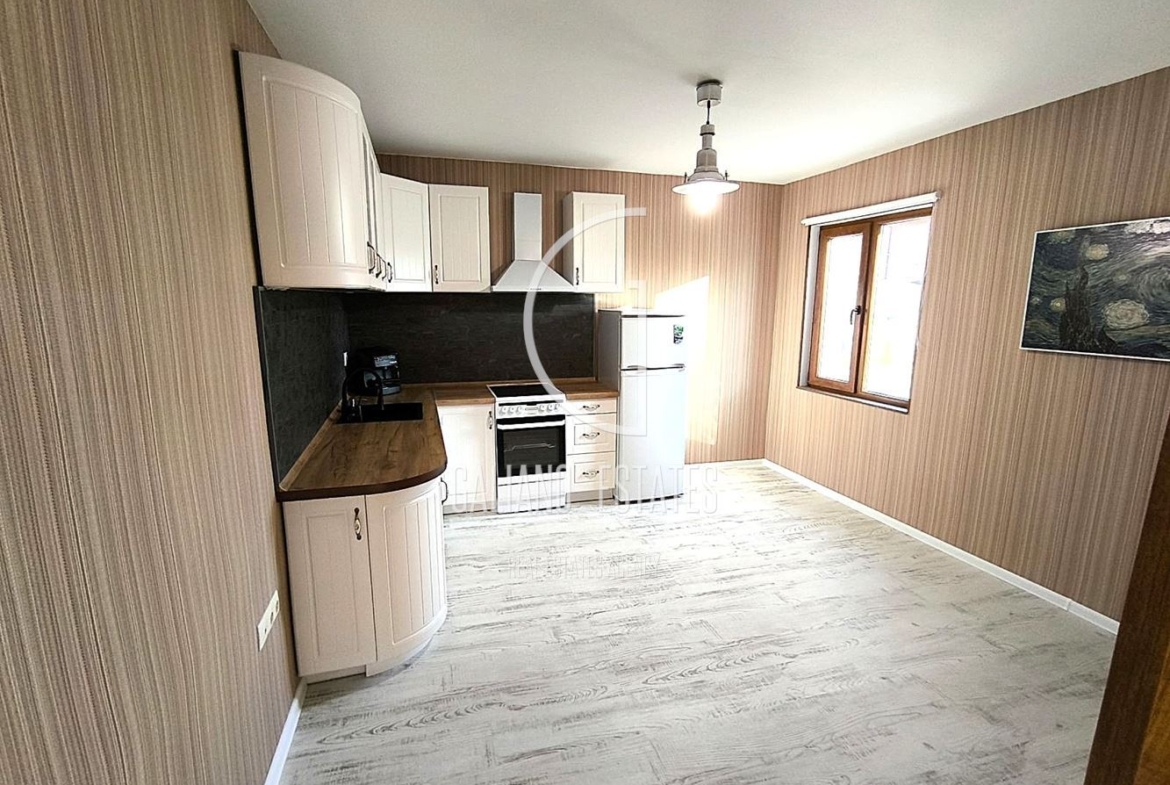 Модерна къща с просторен двор и паркоместа в Горубляне - 0