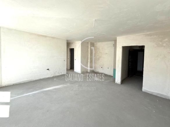 Просторен тристаен апартамент с подземно паркомясто - 0