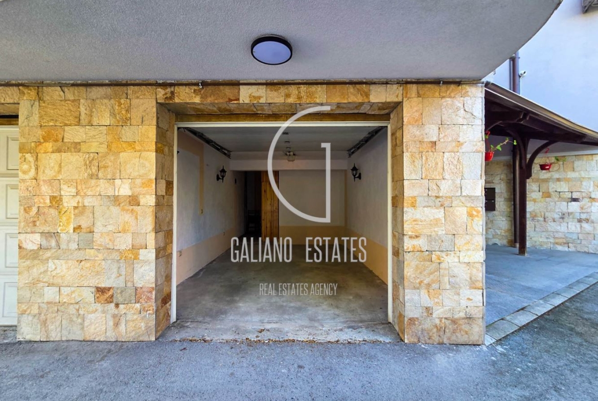 Просторен тристаен апартамент с гараж в кв. Витоша - 0