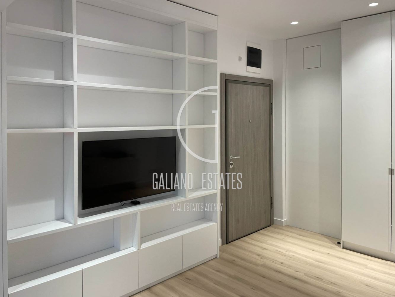 Нов луксозен апартамент до НДК - 0