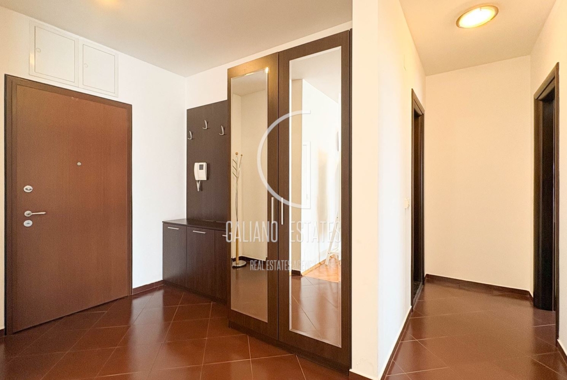 Просторен апартамент с прекрасна тераса в к-с Есте - 0