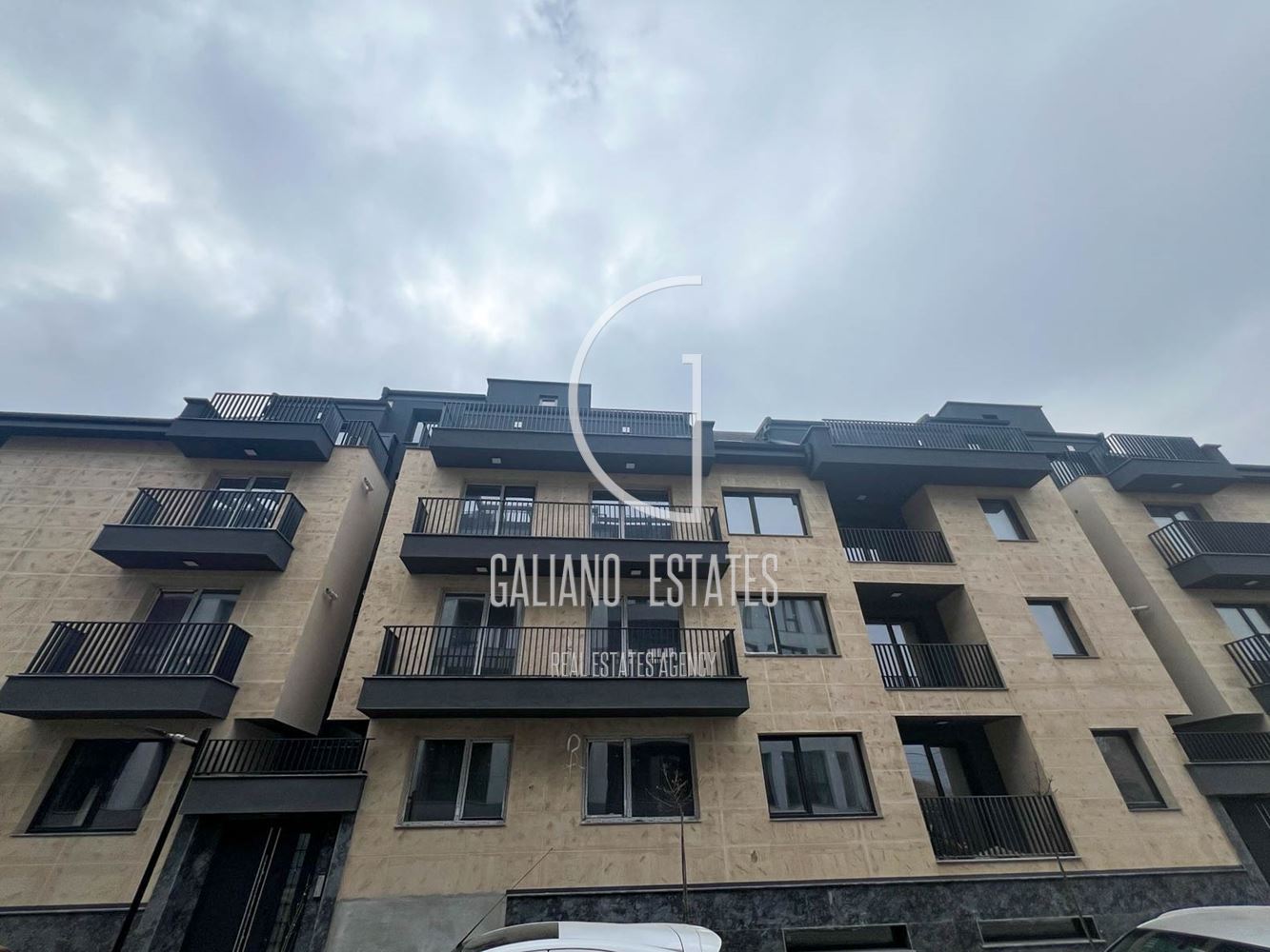 Четиристаен апартамент в кв. Кръстова вада - 0