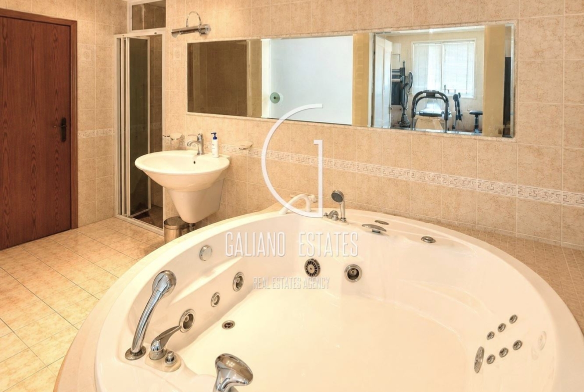 Панорамен пентхаус в Лозенец със SPA зона и впечатляваща гледка към Витоша - 0