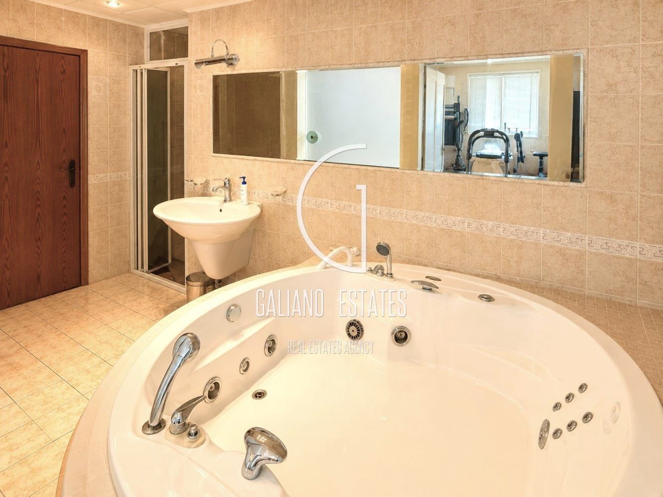 Панорамен пентхаус в Лозенец със SPA зона и впечатляваща гледка към Витоша-0 Панорамен пентхаус в Лозенец със SPA зона и впечатляваща гледка към Витоша - 0