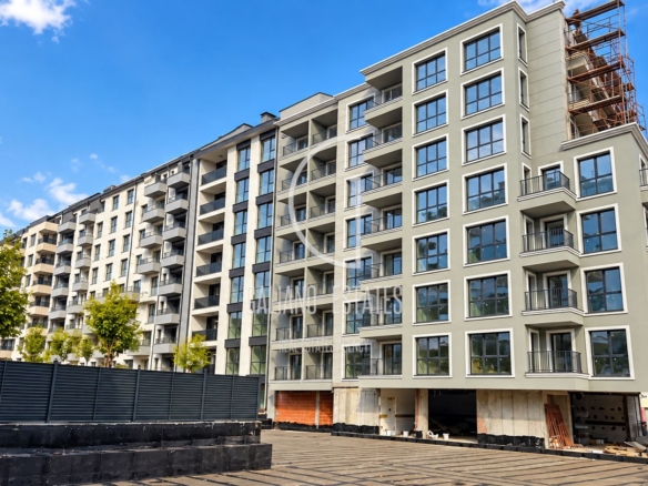 Отличен тристаен апартамент в кв Сухата река - 0